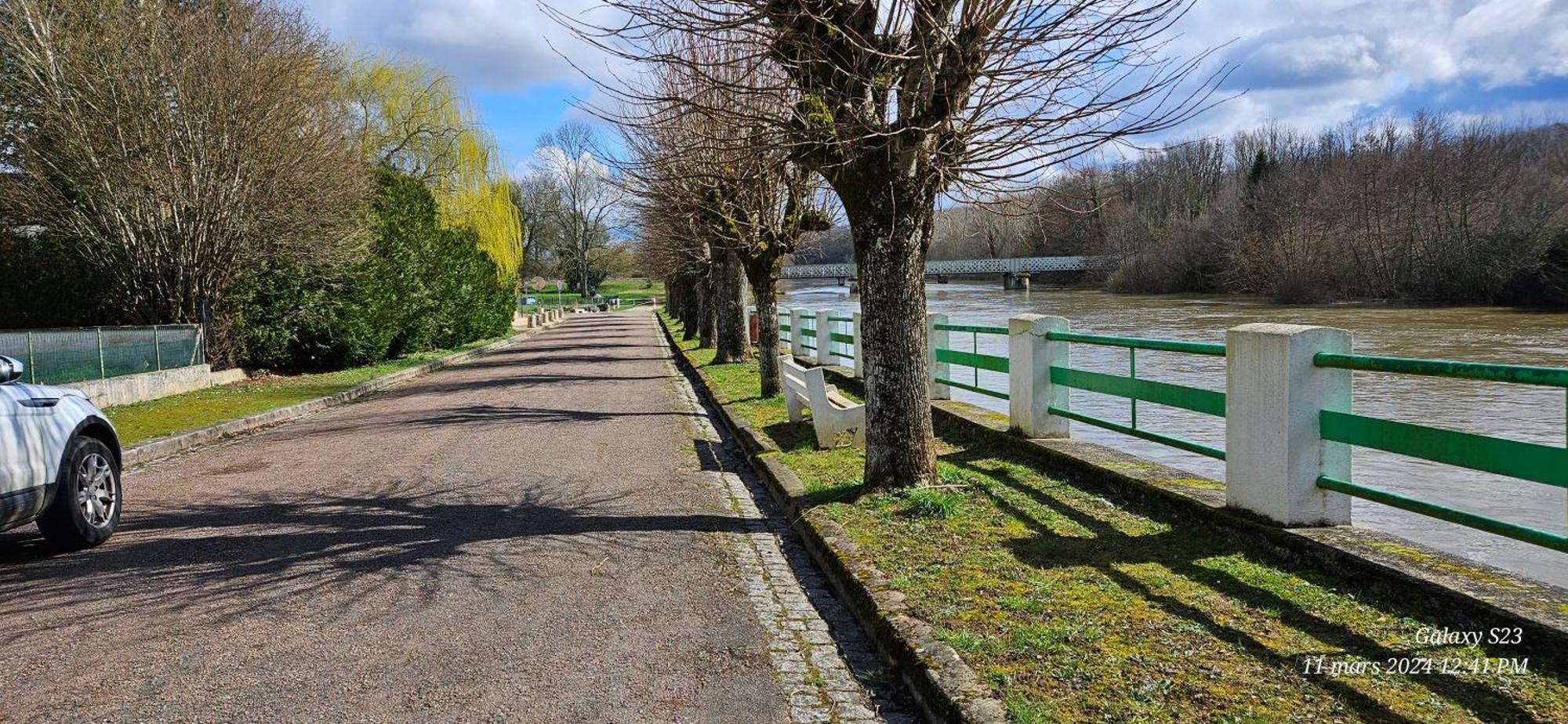 Pavillon Avec Jardin Clos Au Bord De L'Yonne Coulanges-sur-Yonne Exterior foto