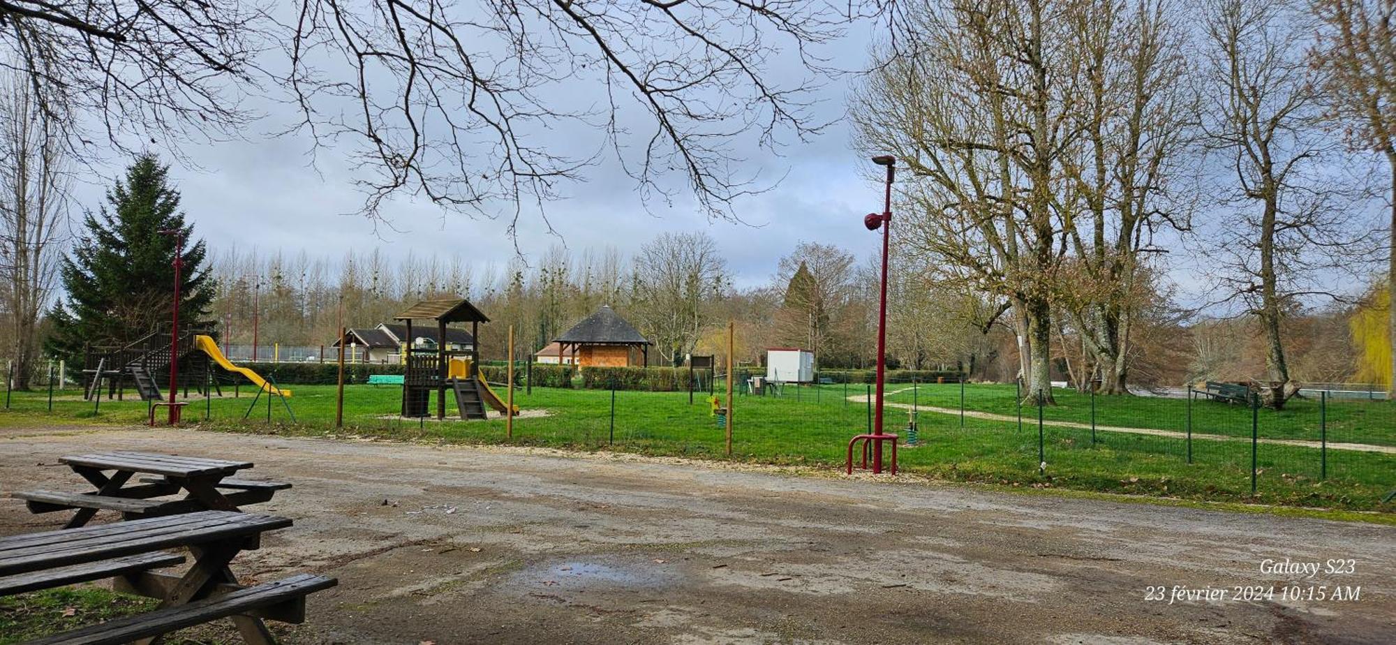 Pavillon Avec Jardin Clos Au Bord De L'Yonne Coulanges-sur-Yonne Exterior foto